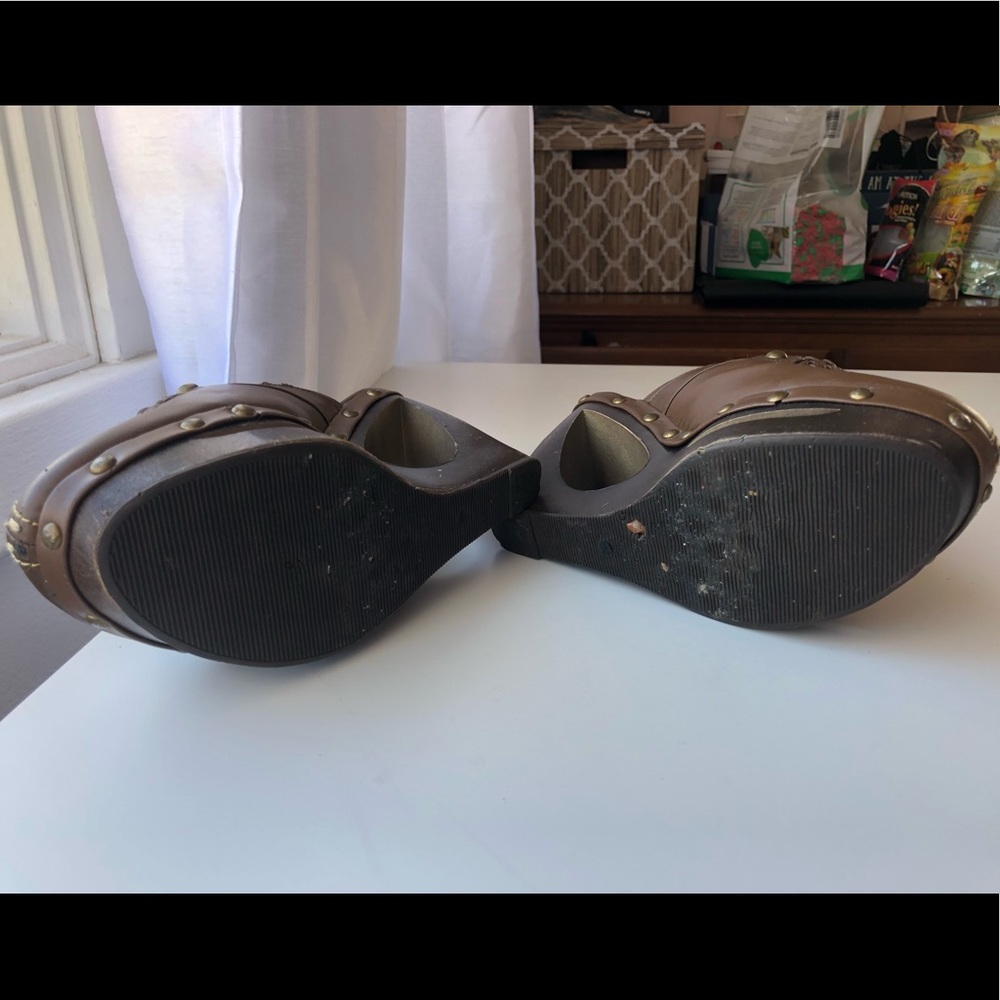 Insane Cutout Brown Clogs - Picture 3 of 4